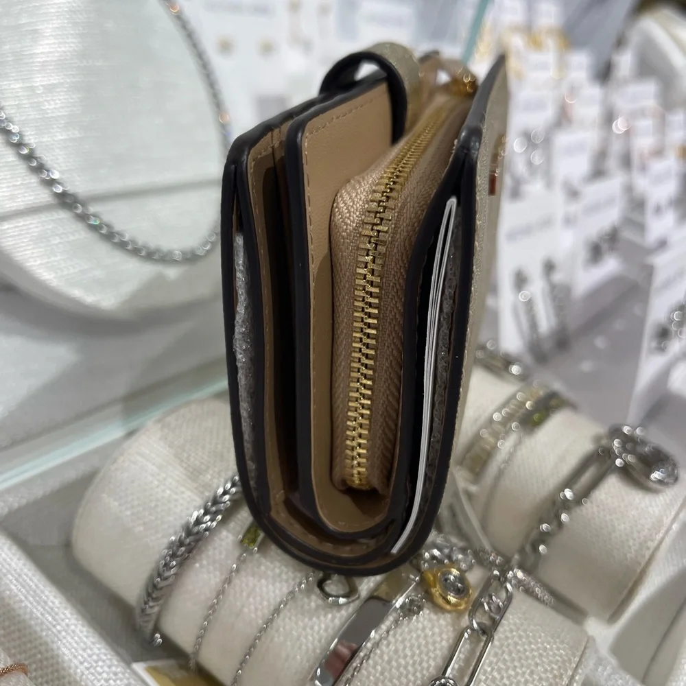 MICHAEL KORS Jet Set Md Zip CN Metallic Saffiano Leather BiFold Wallet Pale Gold